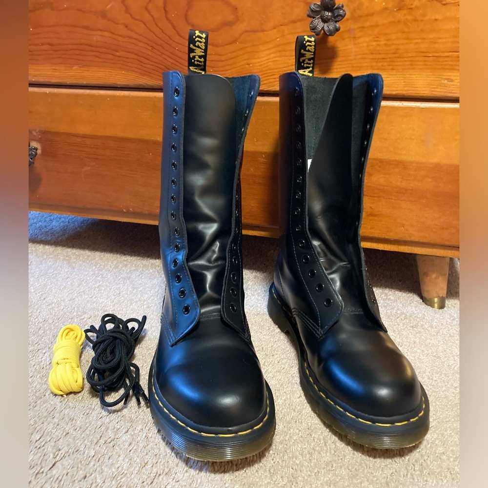 Dr. Marten 1914 SMOOTH LEATHER TALL BOOTS, Size US Womens 11, EU 43